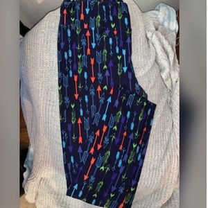 LuLaRoe tall and curvy arrow leggings